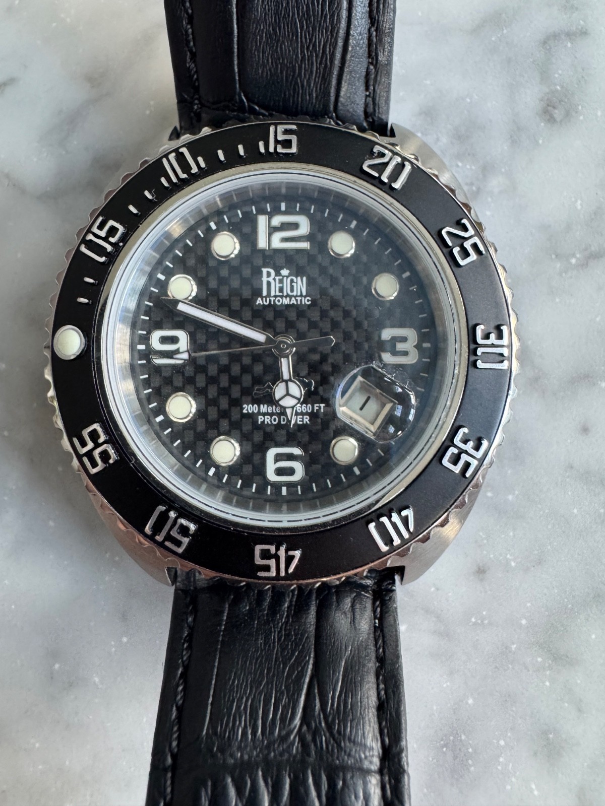 REIGN QUENTIN AUTOMATIC DIVER 20 ATM BLACK AND SILVER WITH CARBON FIBER DIAL