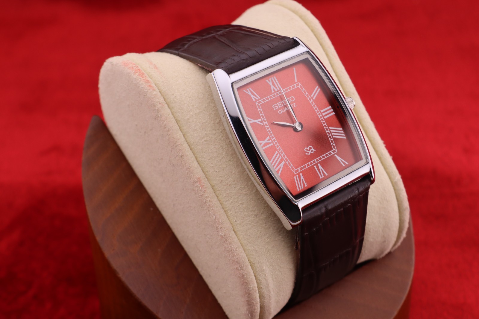 Vintage Men Seiko quartz Barrel-Tank Red Dial Dark Brown leather Dress Watch