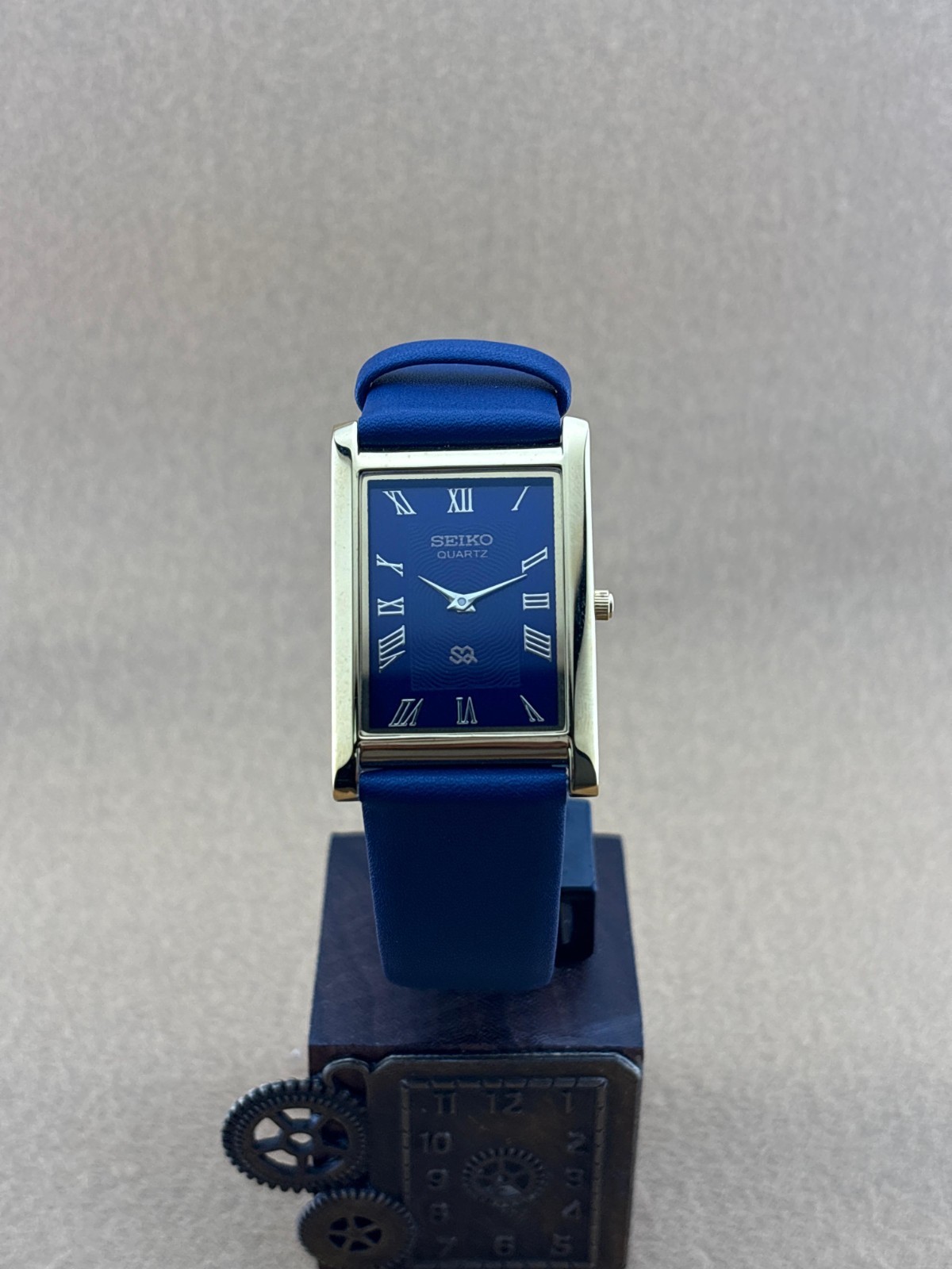 RARE GOLD BLUE Vintage Seiko Slim Quartz Men’s Wrist Watch