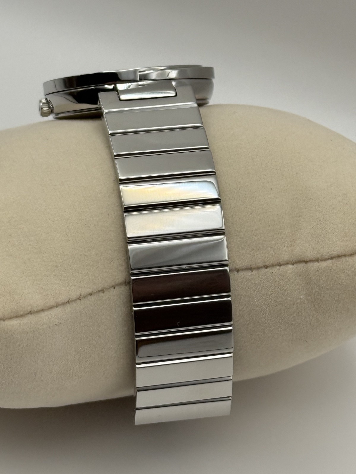 Gucci Interlocking G Stainless Steel Black Dial Quartz Ladies Watch YA133307