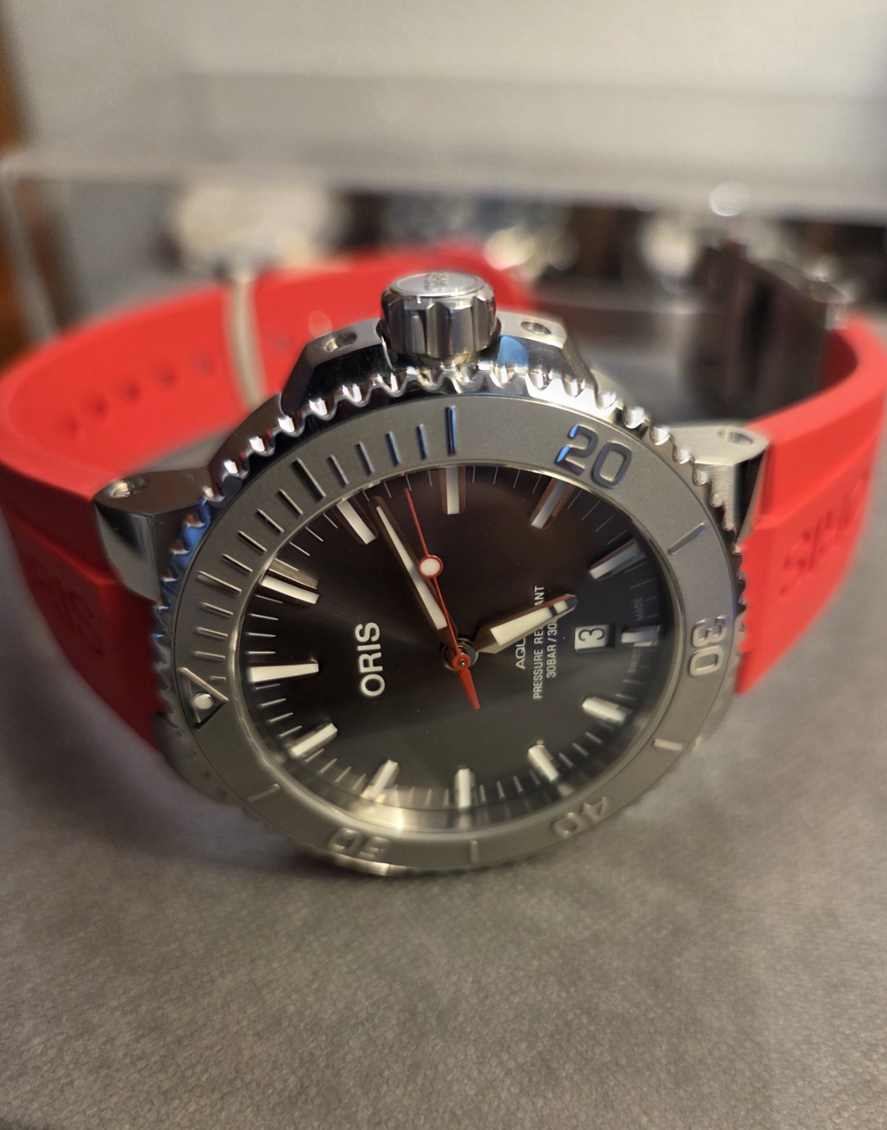 Oris Aquis Diver Automatic 43mm 300m Black Dial Red Rubber Strap Watch