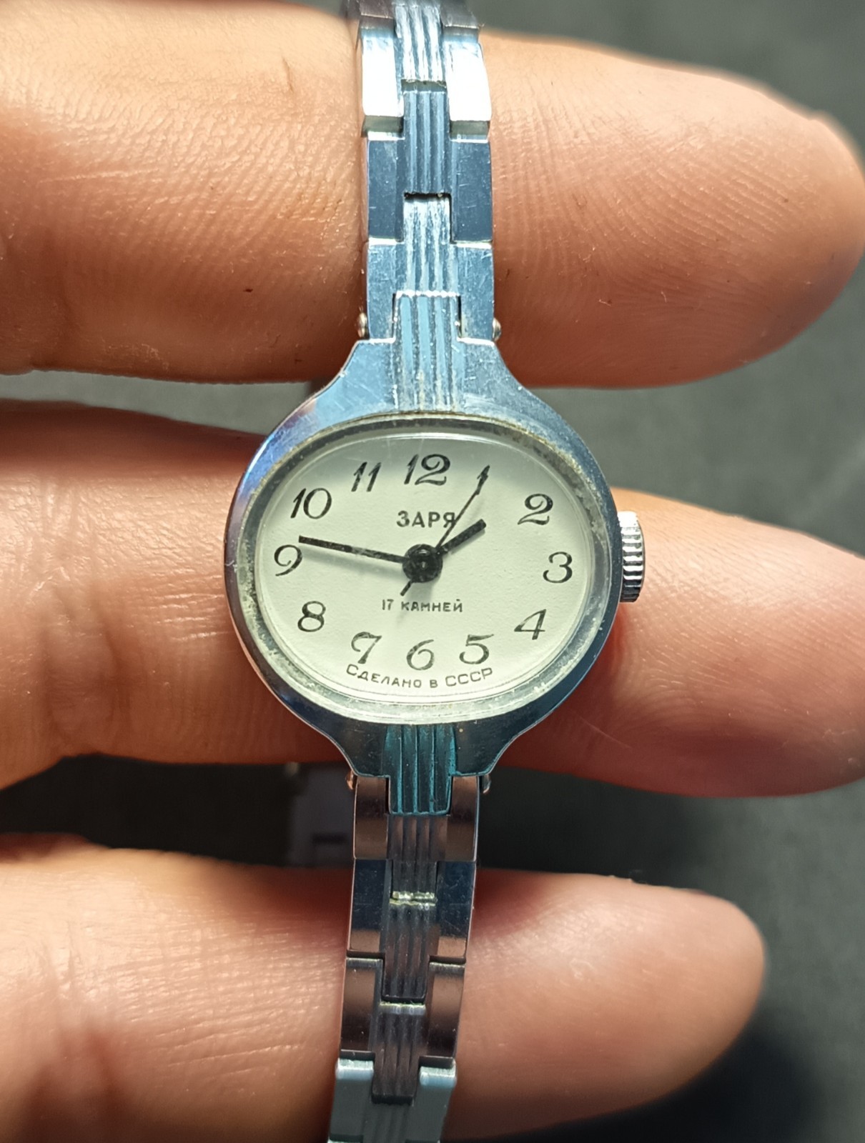 Vintage women’s watch Chayka 17 jewels mechanical Soviet USSR