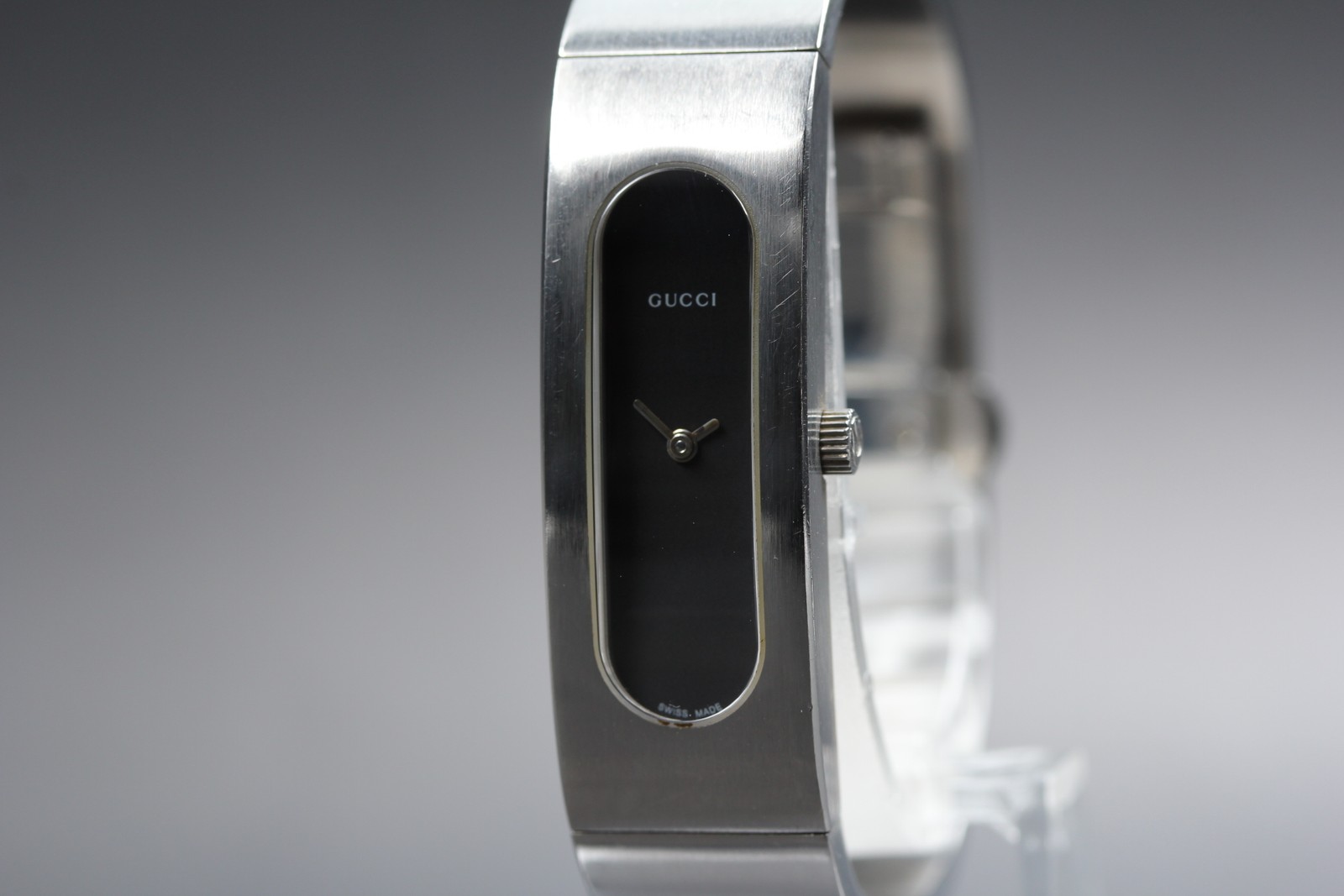 [Near MINT] GUCCI 2400S 14mm Black Dial Bangle Quartz Women’s Watch from JAPAN