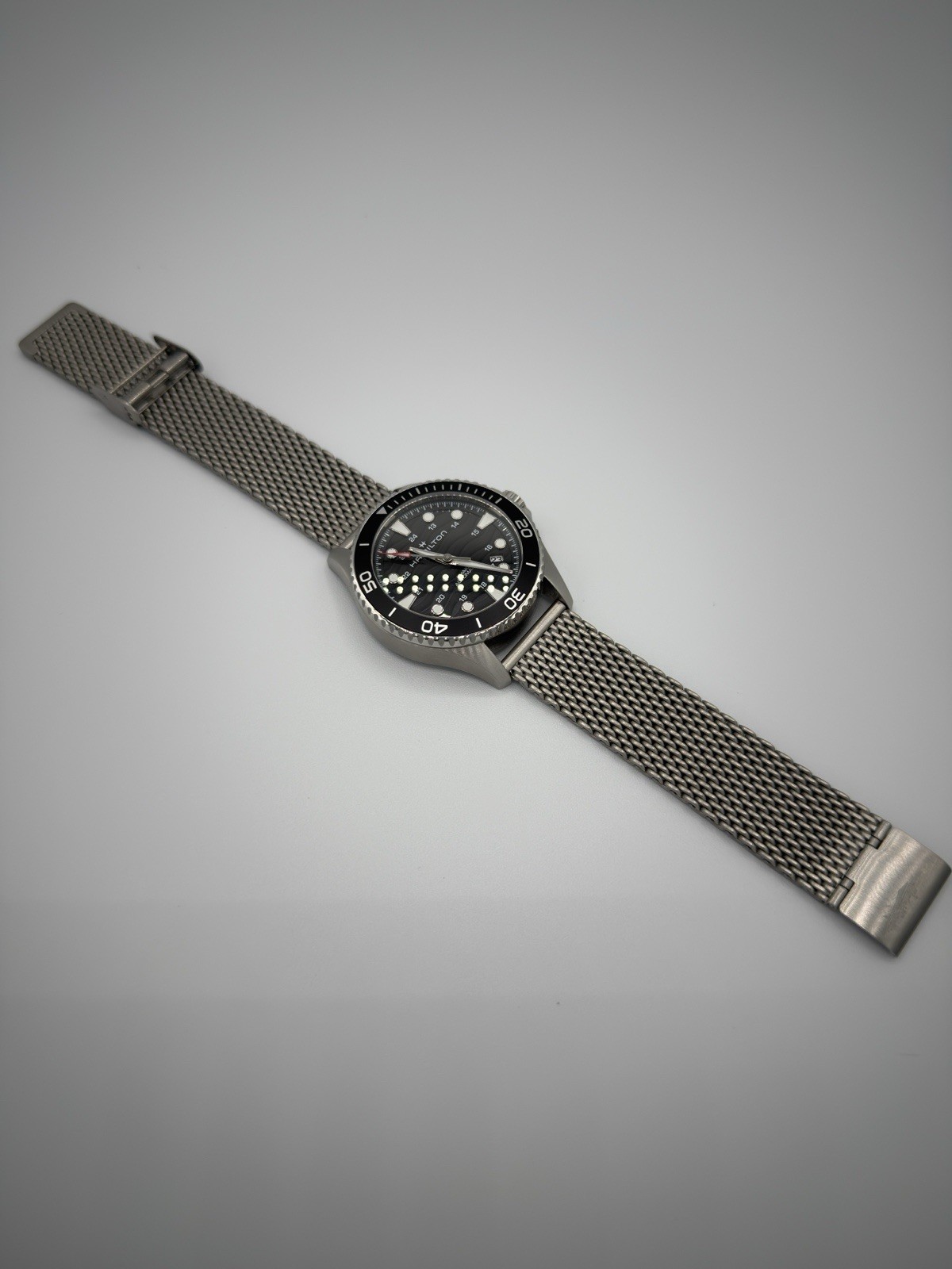 Hamilton Khaki Navy Scuba 41mm Automatic Black Dial SS Mesh Bracelet Box