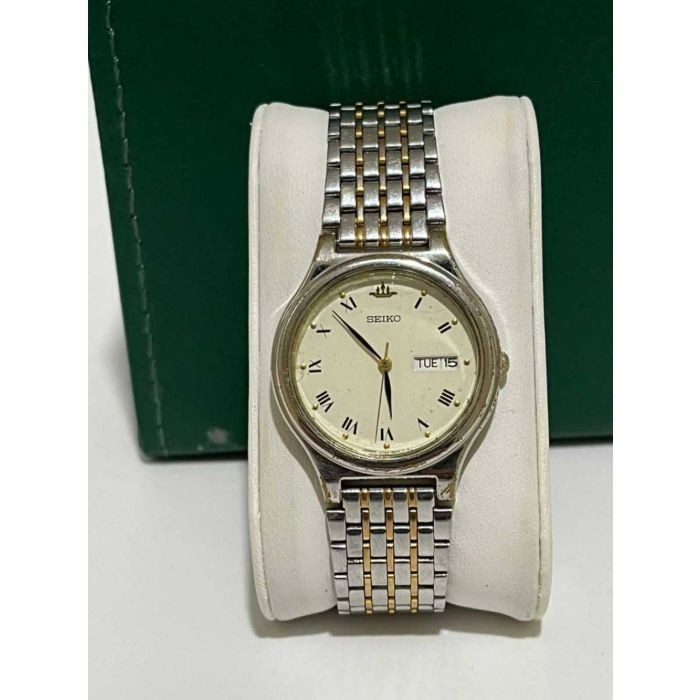 Vintage Seiko V733-6B20 Two-Tone Day-Date Roman Dial Quartz Men’s Watch Japan 19