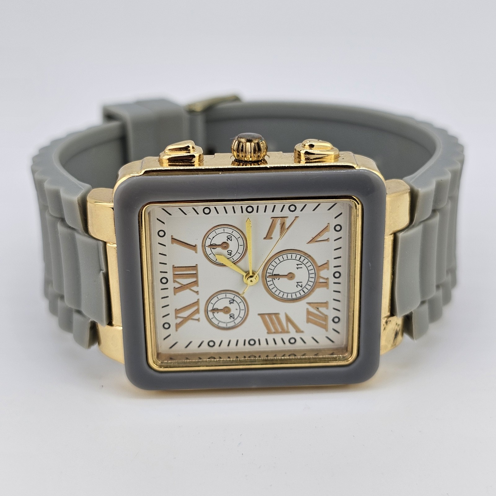 33MM Women’s Watch White Dial Gray Plastic Bands New Battery