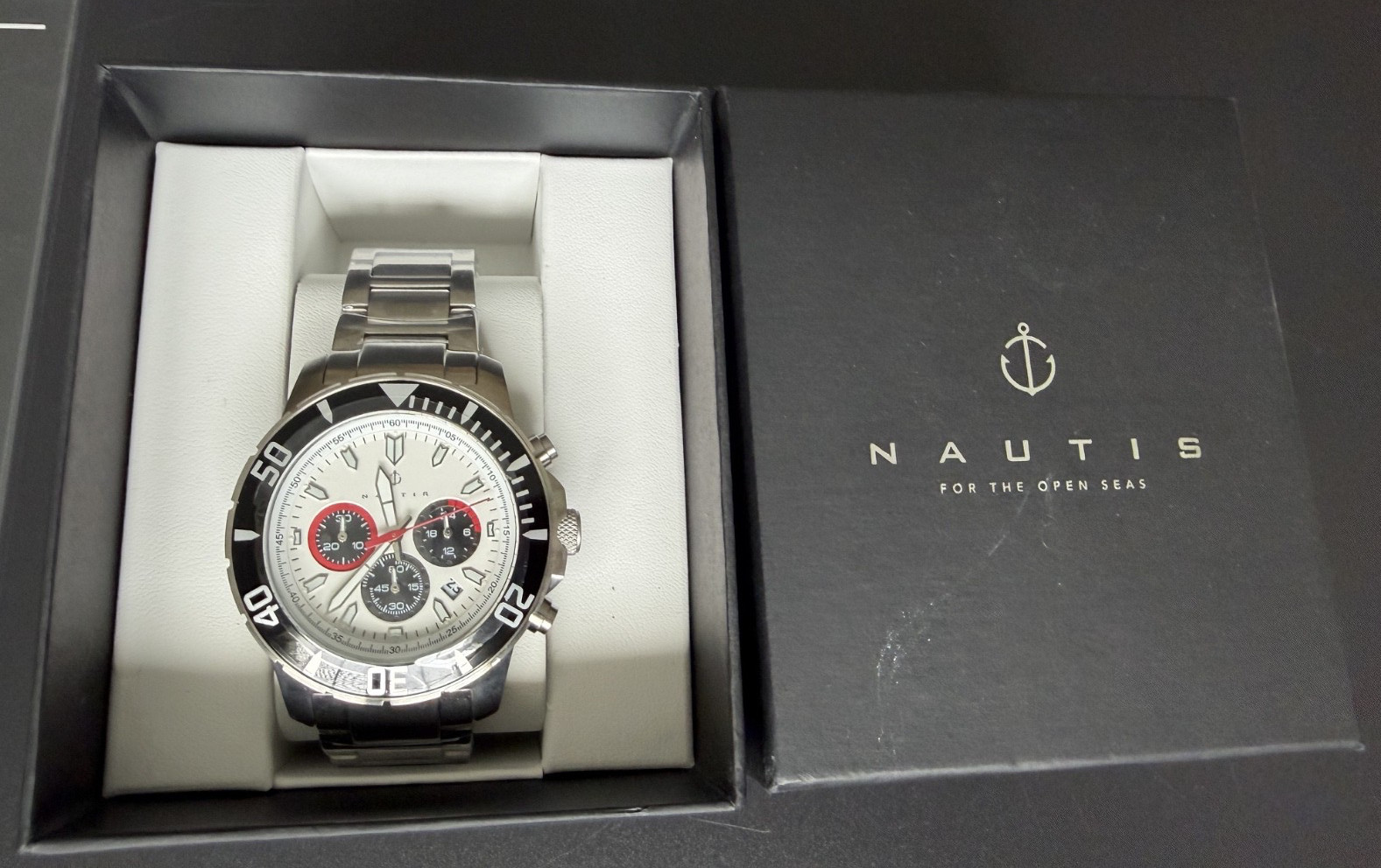 Nautis Dive Chrono 500 Chronograph Bracelet Watch / Silver / White / Red