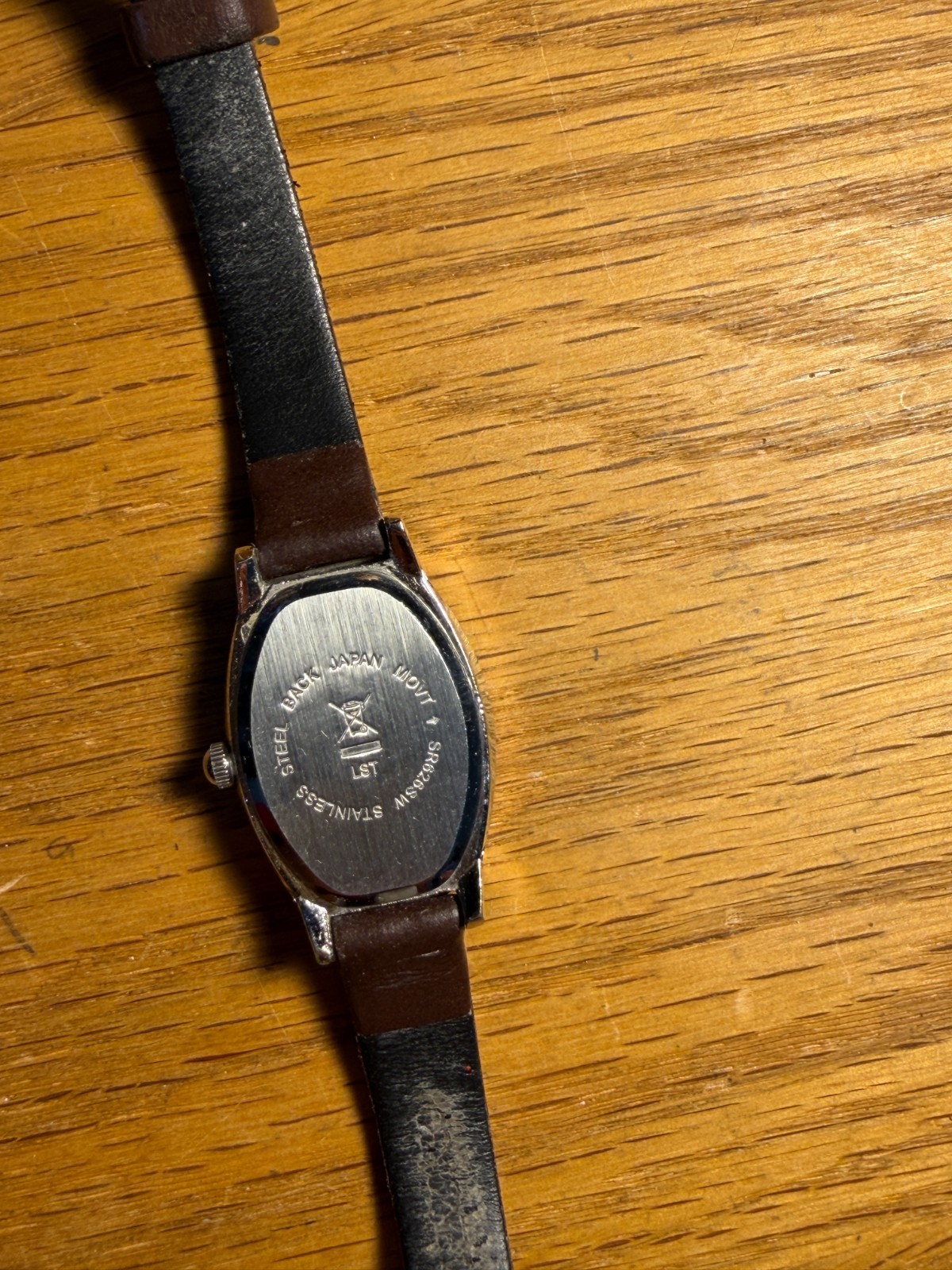 Avon Pretty Oval Watch – Brown – Silvertone Will not Wind J154