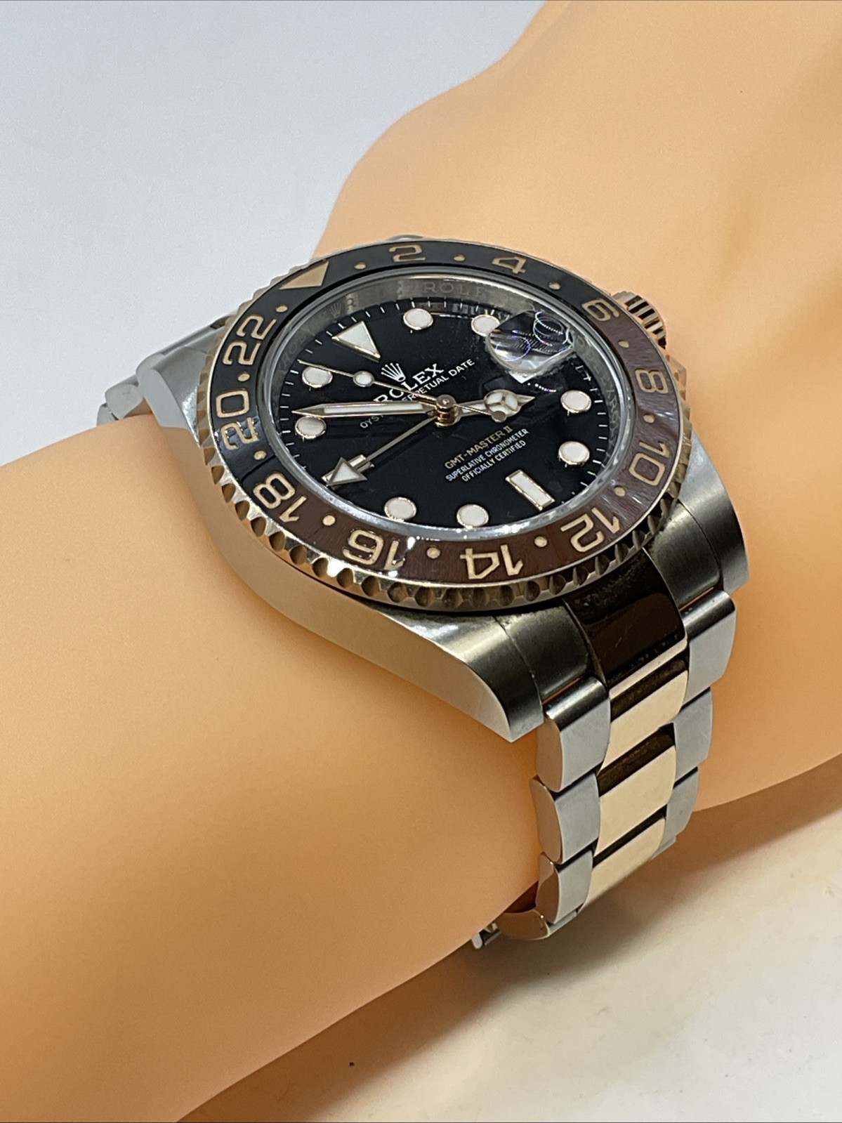 ROLEX GMT-MASTER II Black/Brown Bezel Two-Tone Root Beer MEN’S Watch 126711CHNR
