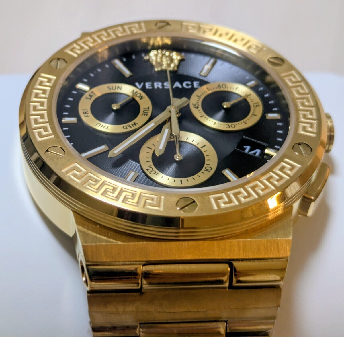 [B1Y] Versace Greca Logo Chronograph Gold Dial Men’s Watch VEZ900421 [t5s]