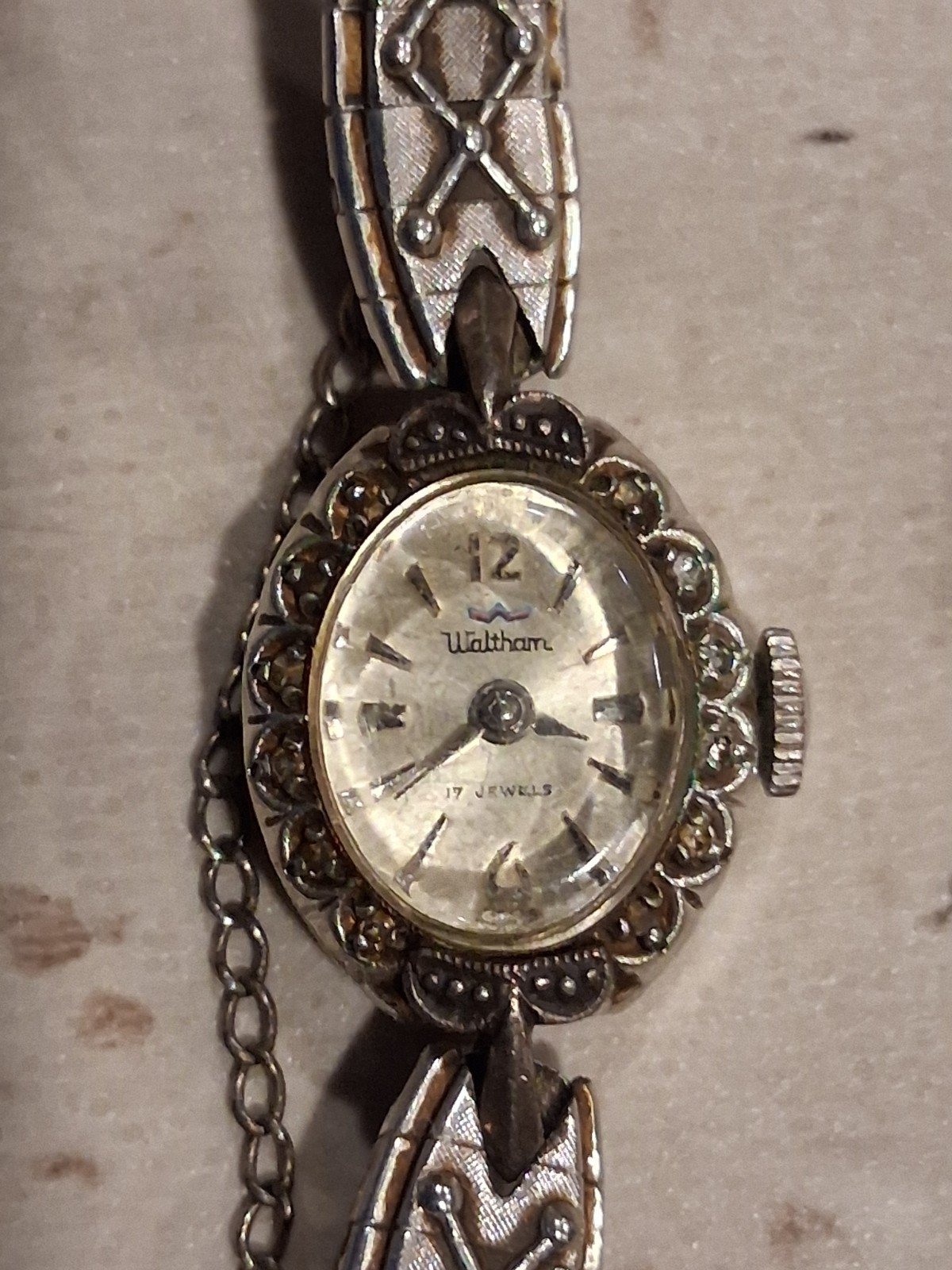 Waltham Vintage Women’s Manual Wind 17J Wristwatch Silver Metal Bracelet