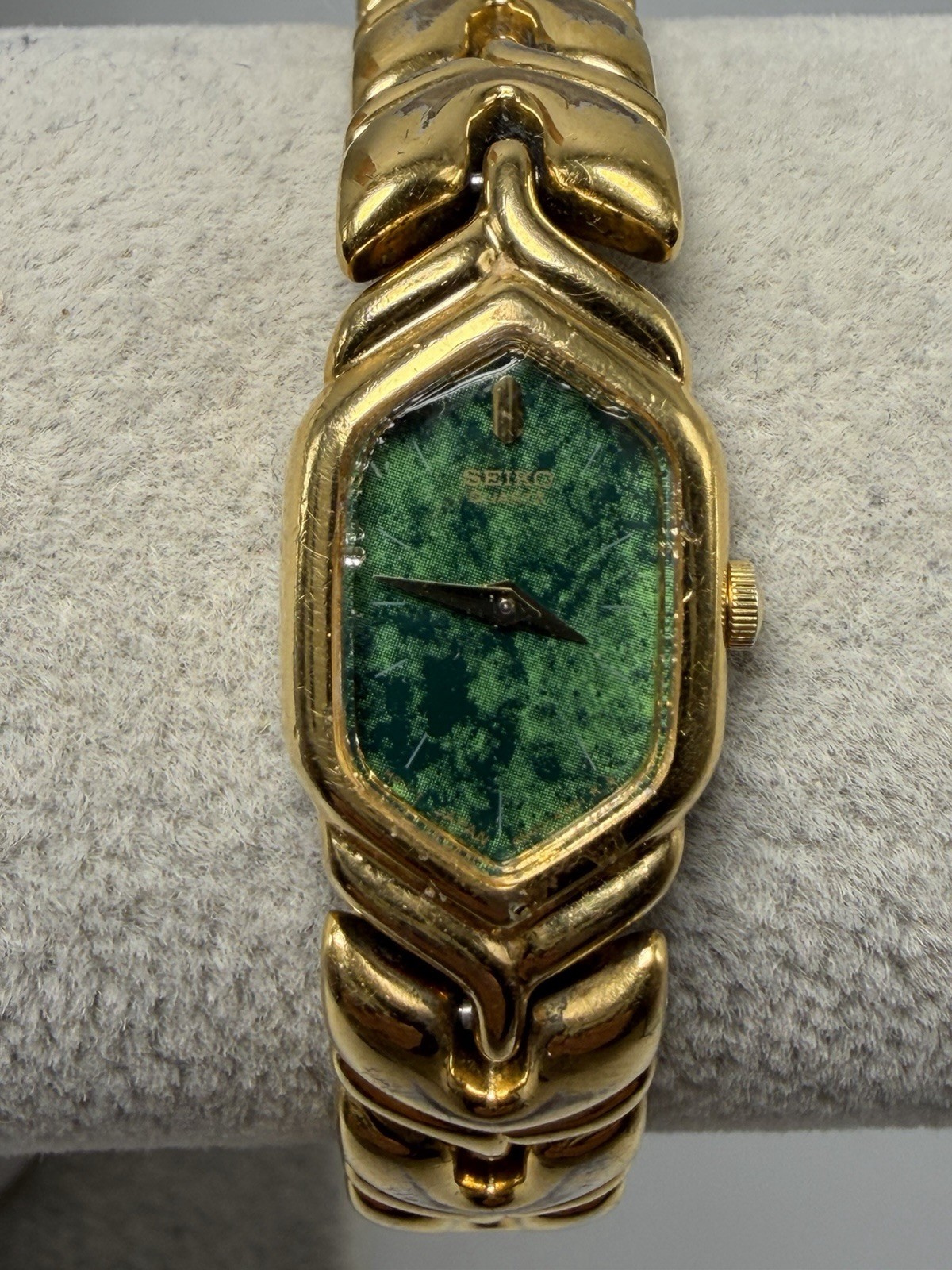 Seiko 4N00-6481 Vintage New Battery Ladies Watch 15MM 7″ Green Dial