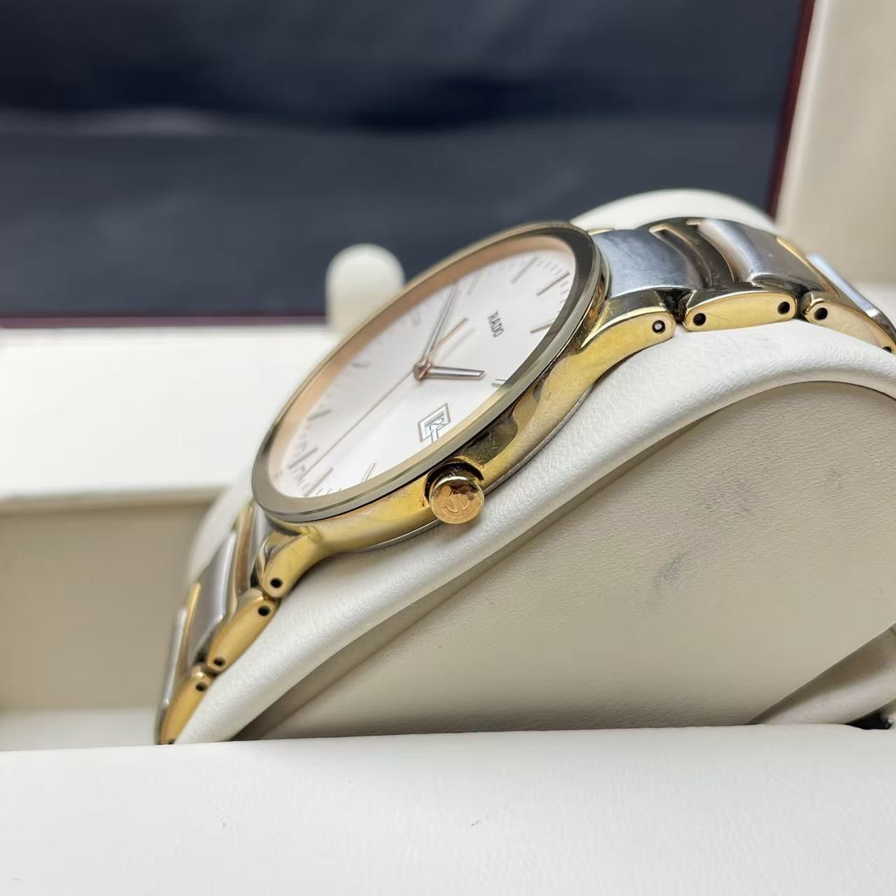 Rado White Dial Centrix R30554103 Men’s Watch Quartz 38mm Date