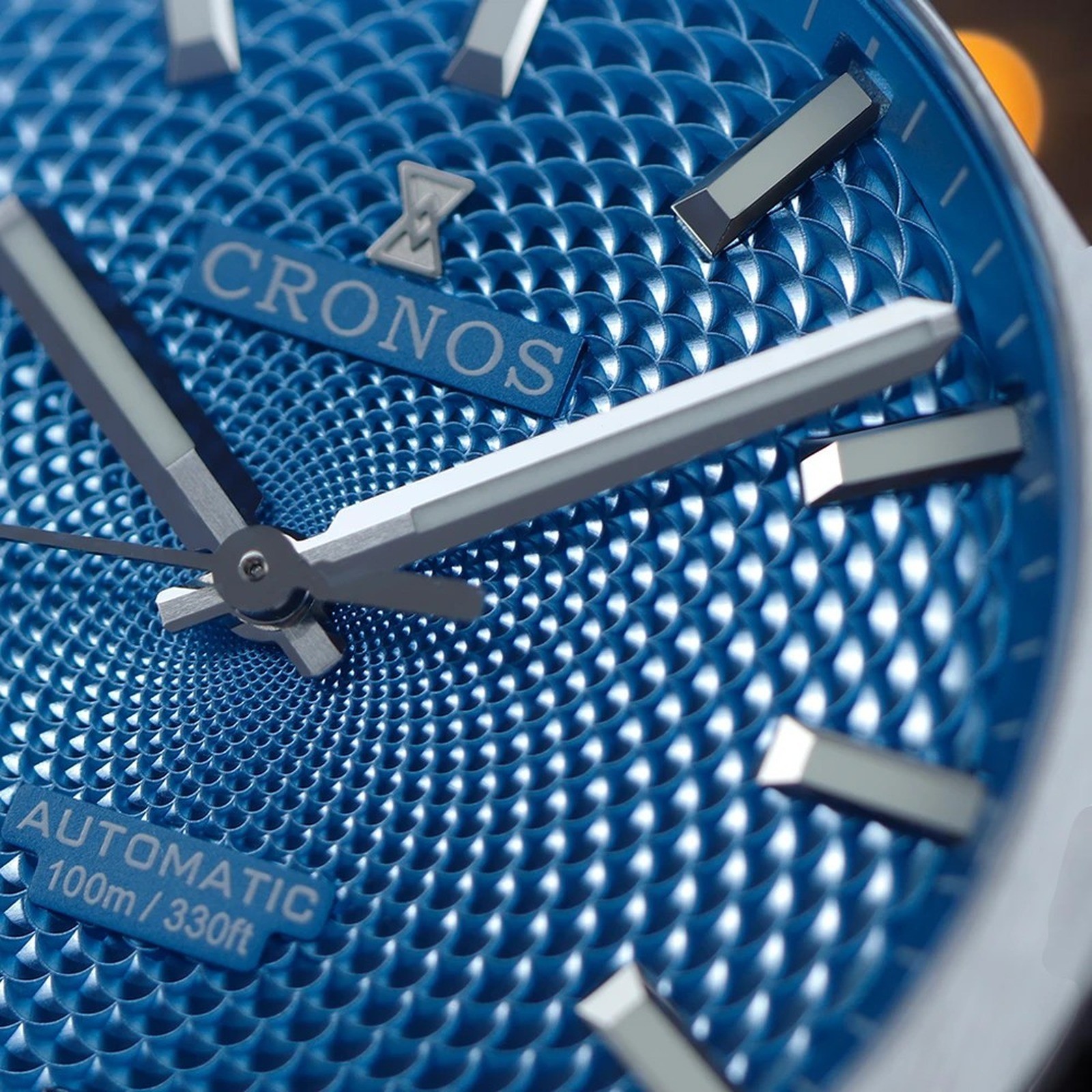 Cronos L6028 Integrated Sport Automatic — 39mm, Tapisserie Dial, Sapphire