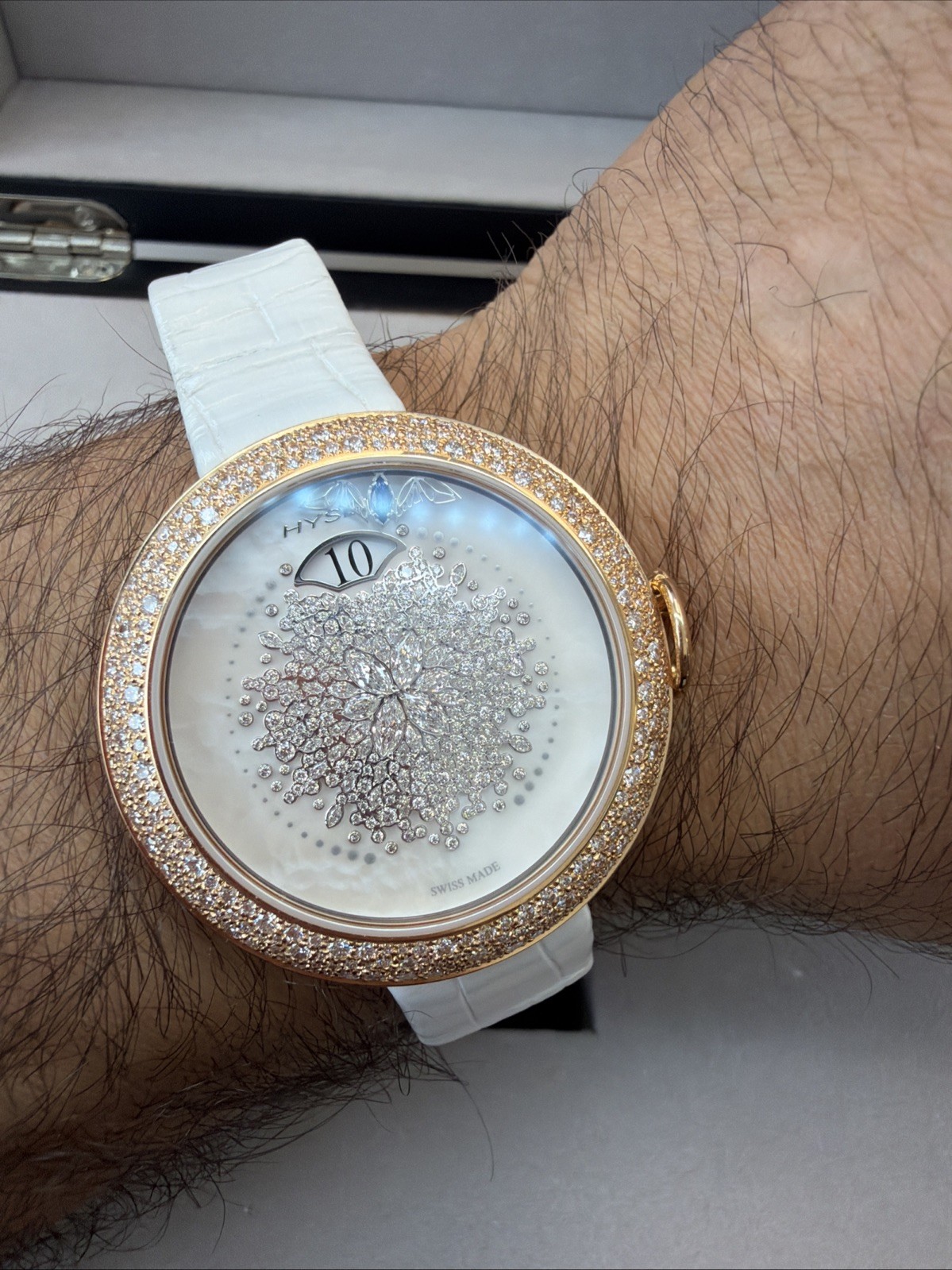Hysek Kalysta Exotic Tale Jumping Hour KA3926R95 18k Rose Gold Mop Full Diamond