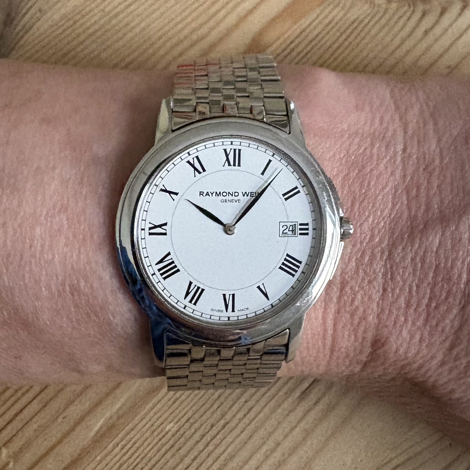 Gent’s Raymond Weil Quartz Wristwatch – Sapphire Crystal glass model 5466