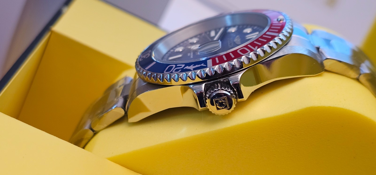 Invicta Pro Diver Men “Pepsi Dial” Model 50831 42mm