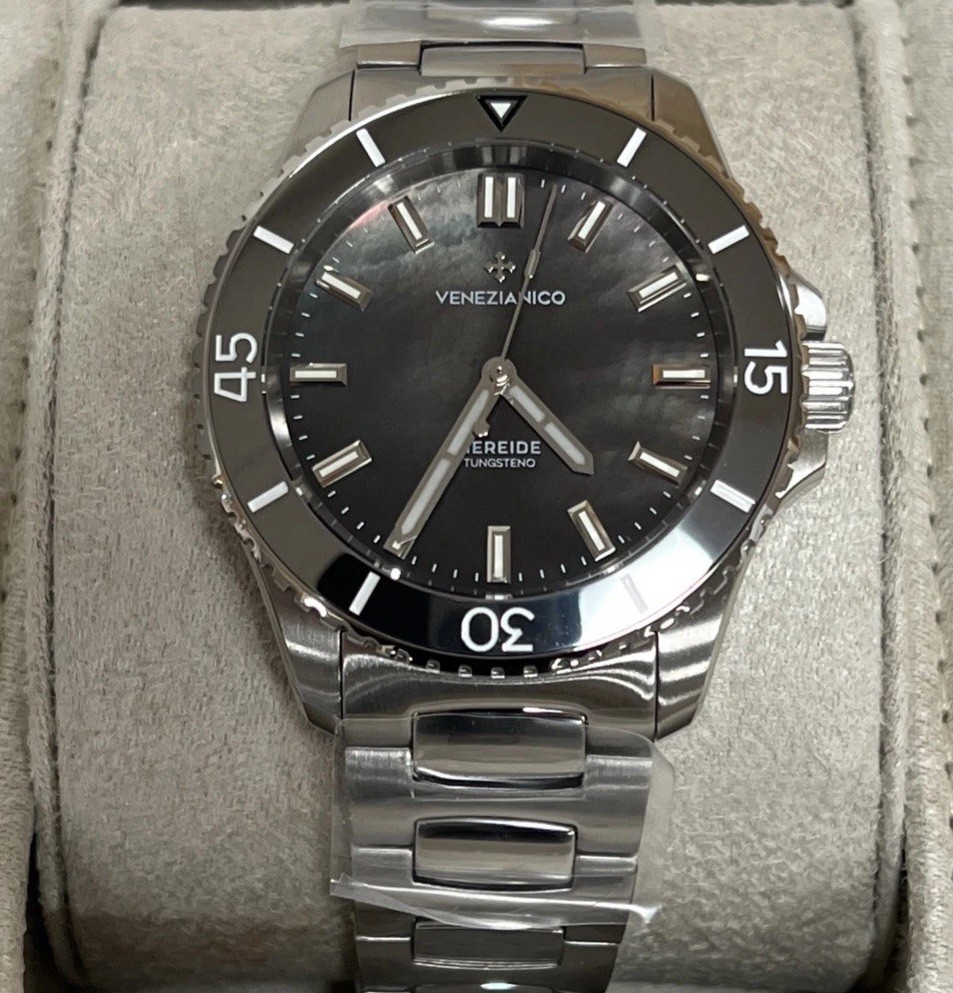Venezianico Nereide Tungsteno 39 mm Mother of Pearl Dial – 2 extra Bracelets