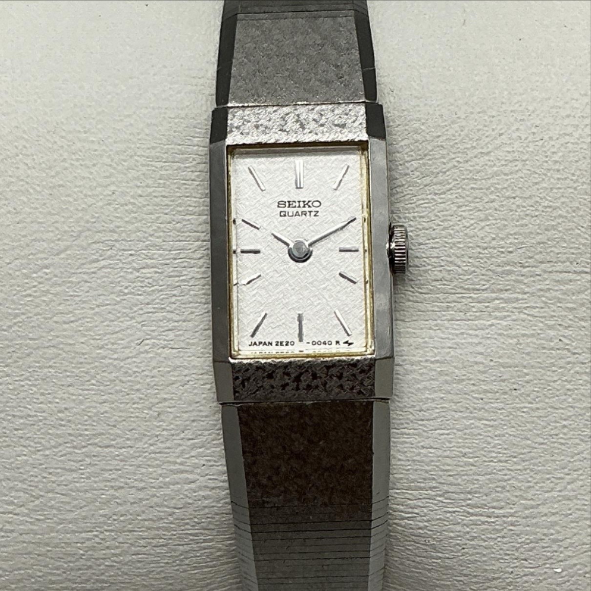 Vintage Seiko Womens Watch 11mm White Dial Bangle NOT RUNNING FOR PARTS 6.25″