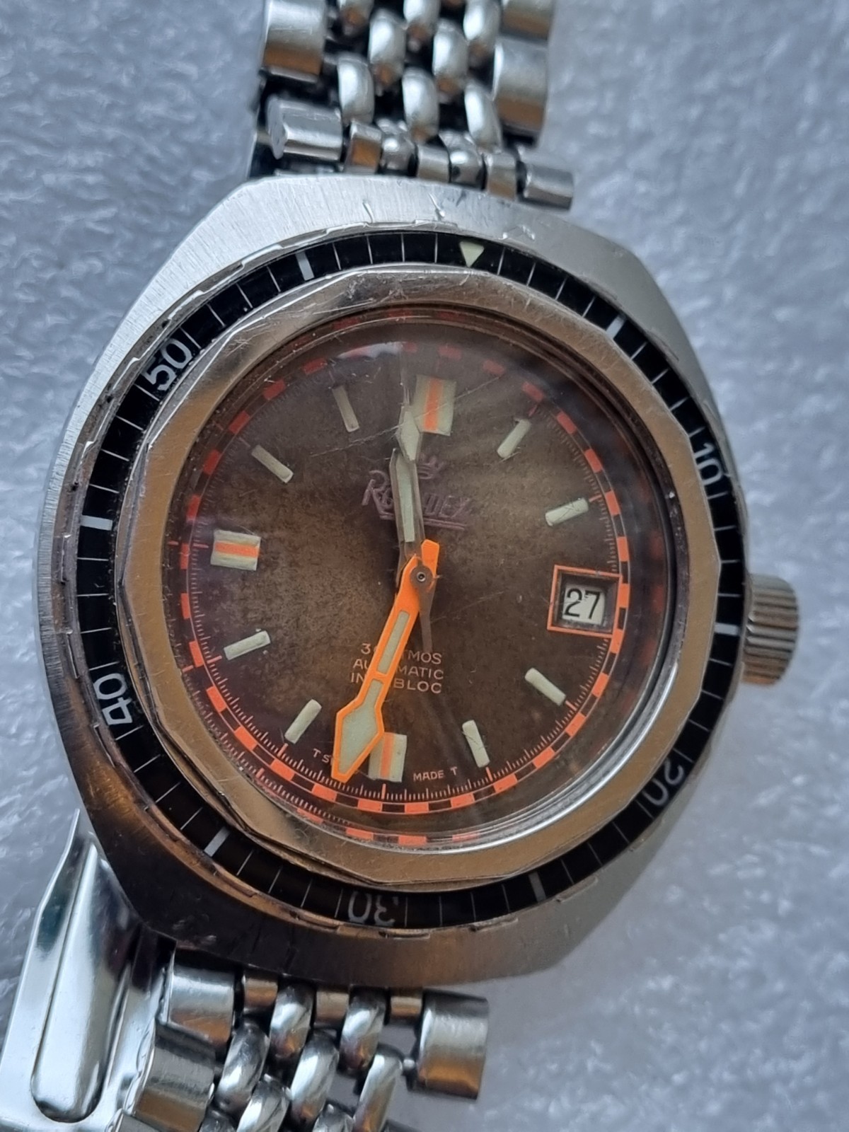 Rare Roundex Sub 30 Atm Automatic-date Bakelite Vintage Watch Swiss Big Casse