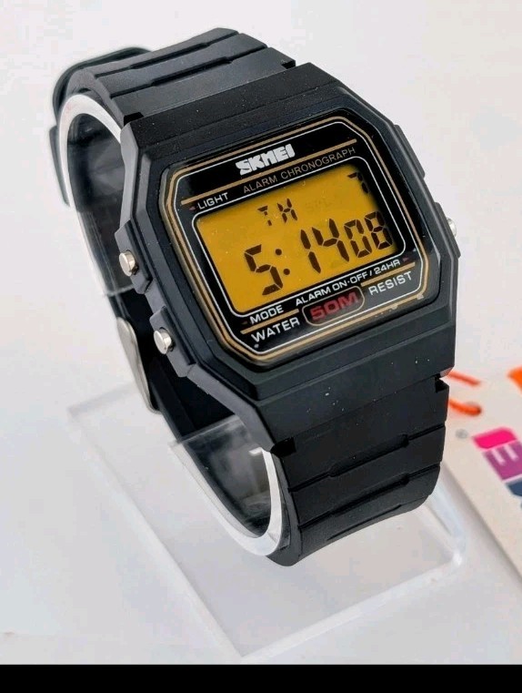 SKMEI 2042 Digital Retro Classic Men’s Large Wristwatch Black with Gold Dial