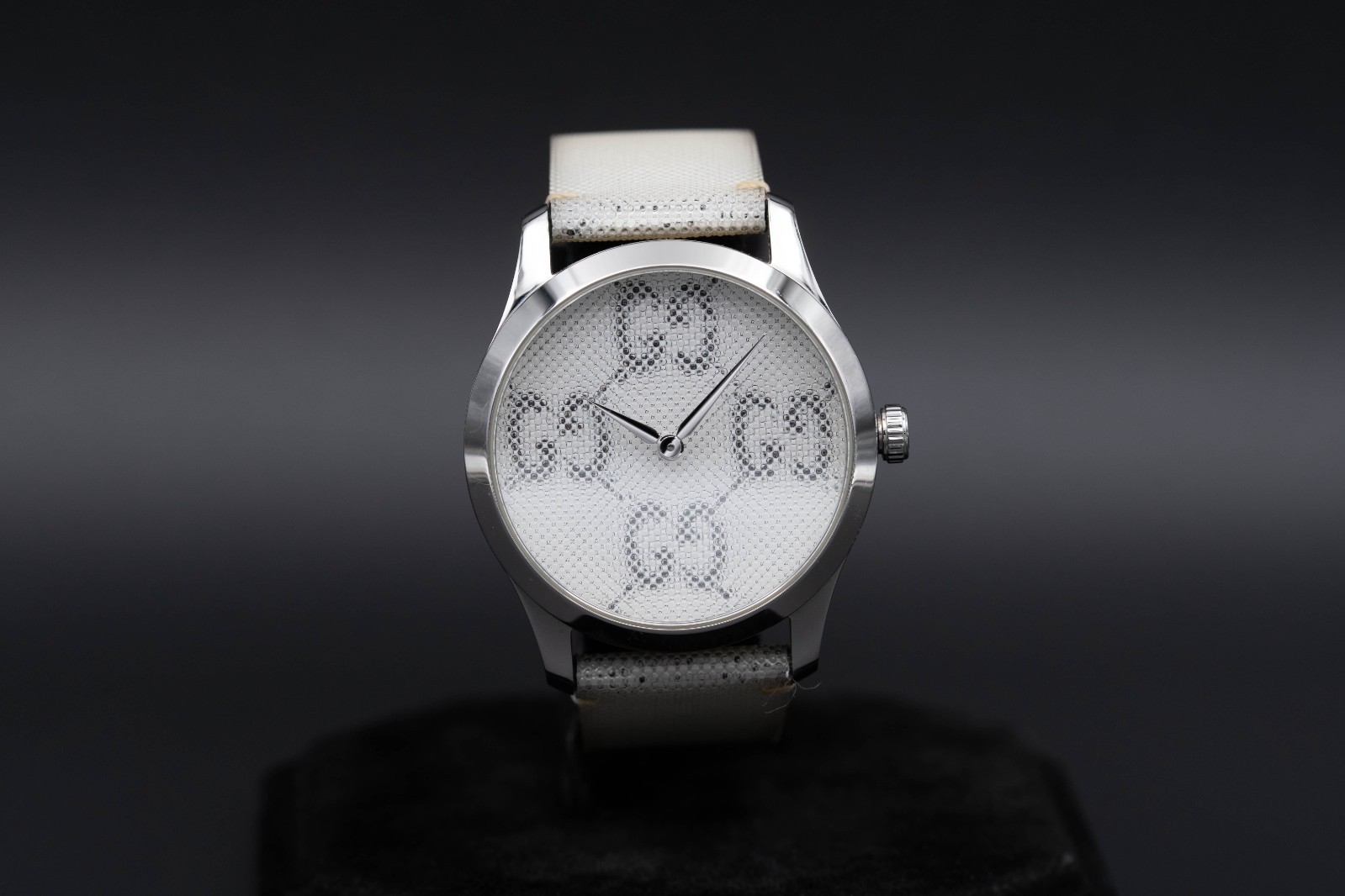 Gucci G-Timeless 126.4 GG Motif Hologram Dial Watch – YA1264058