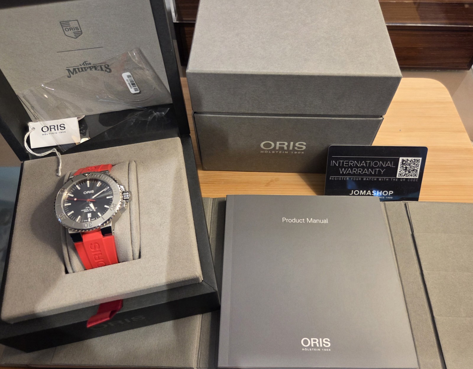 Oris Aquis Diver Automatic 43mm 300m Black Dial Red Rubber Strap Watch