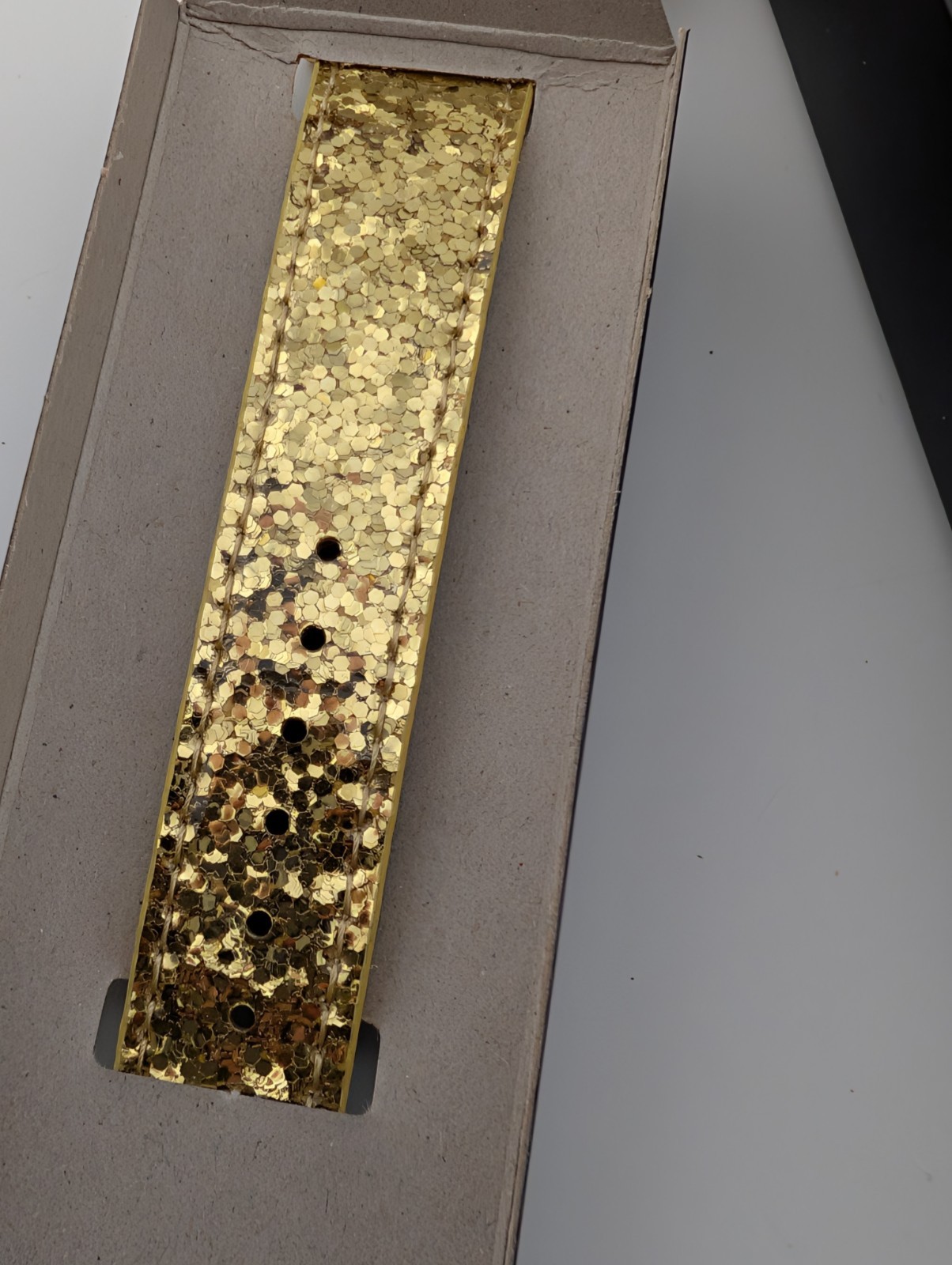 2016 Avon Glitter Sparkle Strap Watch Gold Women w/ Box- New Battery