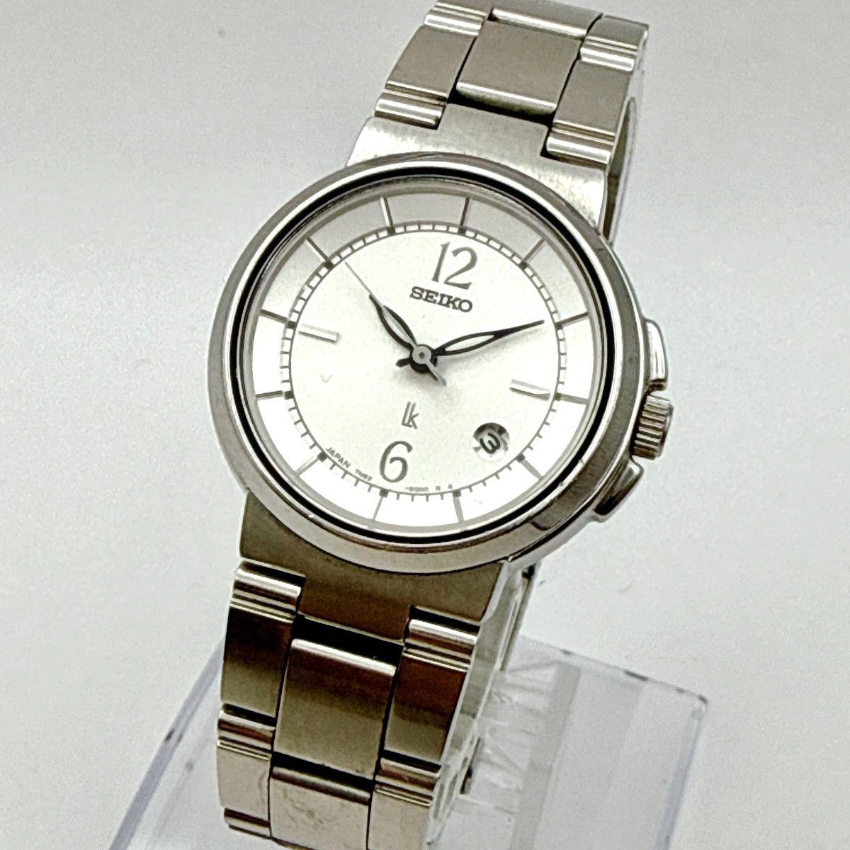 Seiko Lukia Quartz Ladies Watch Round Silver Dial 30mm Case 7mm Thick