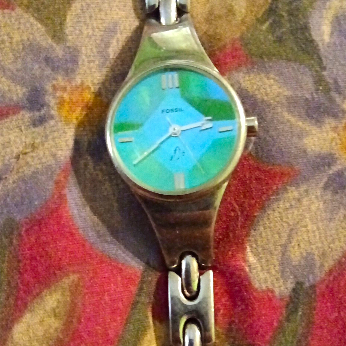Fossil Women’s Analog Wristwatch Silver Tone Metal Bracelet Blue/Green Dial
