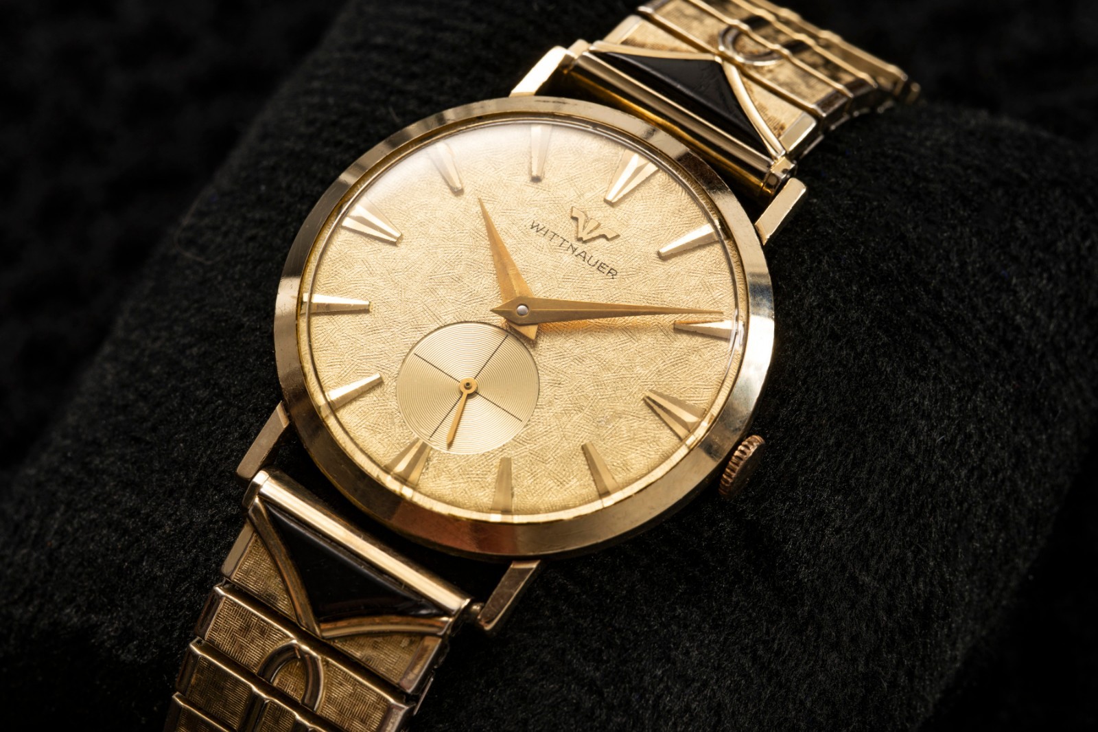 Wittnauer-Longines Dress Watch – Gilt Linen Textured Dial – Early 1960s