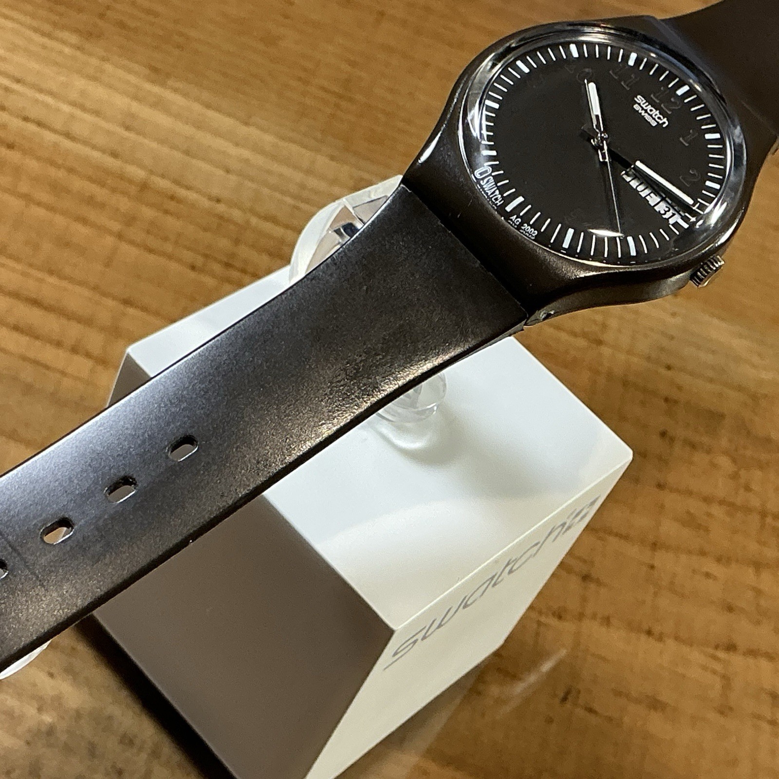 ALMOST BLACK – DAY / DATE – CLASSIC – DARK BROWN [ 34mm ]