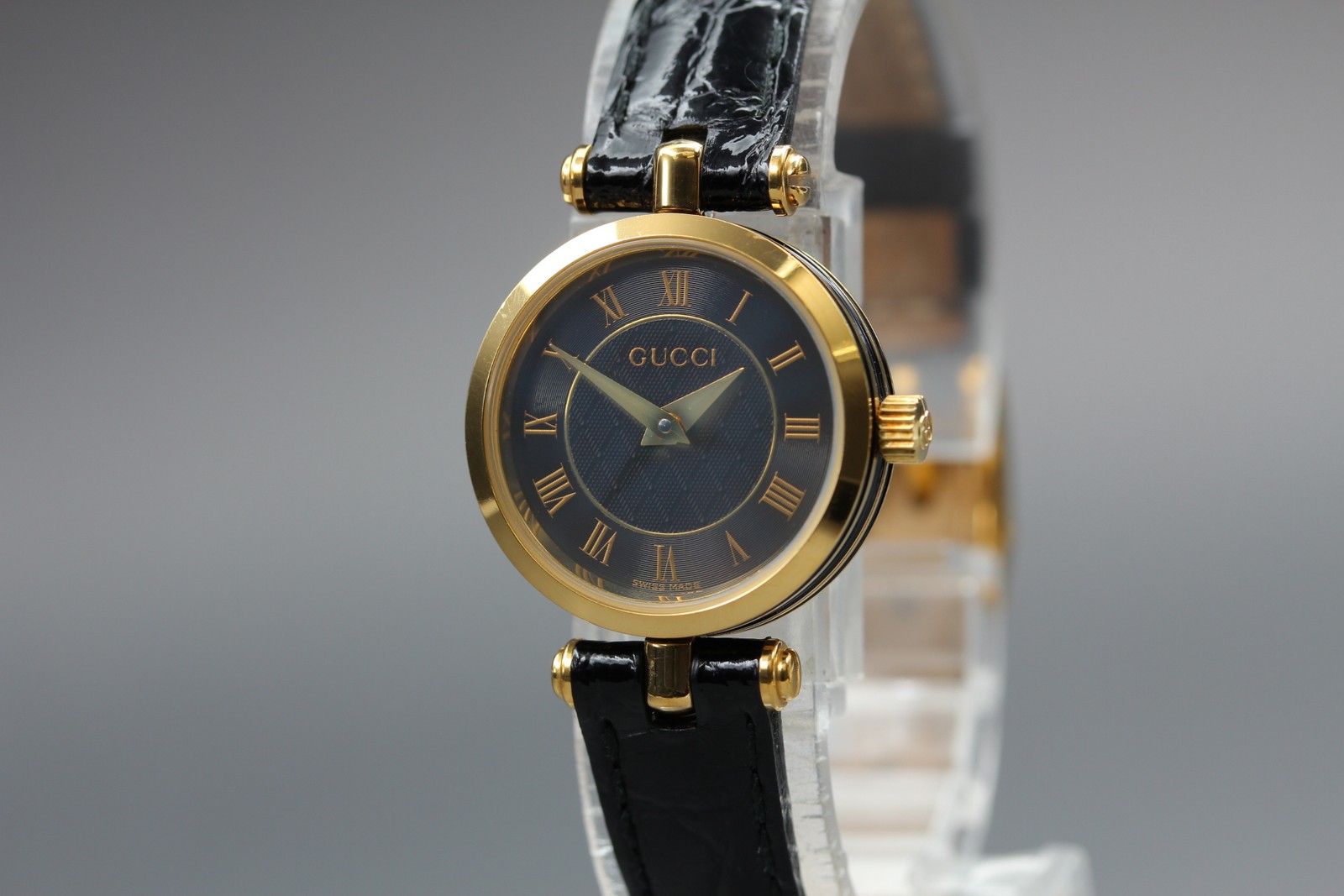 [Near MINT] Gucci 2040L 22mm Black Dial Gold Roman Women’s Watch From JAPAN