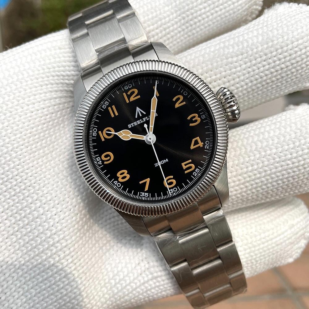 39MM STEELFLIER Quartz Pilot Watch Men’s Sapphire 200M Waterproof Stainless NEW