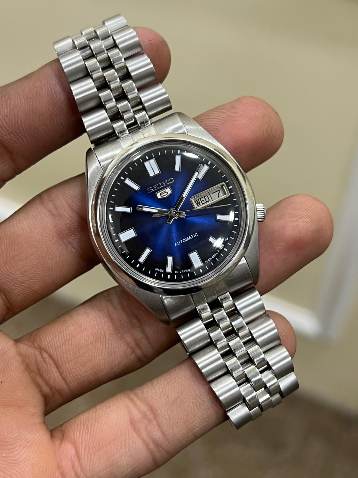Seiko 5 Automatic Blue and Black Dial Mens Watch Japan Made 7009