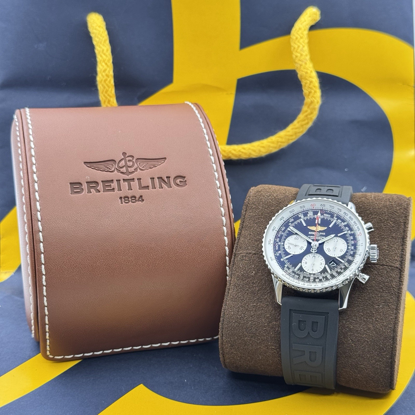 Breitling Navitimer B01 AB012012 – Black Dial – 43mm Full kit Free shipping