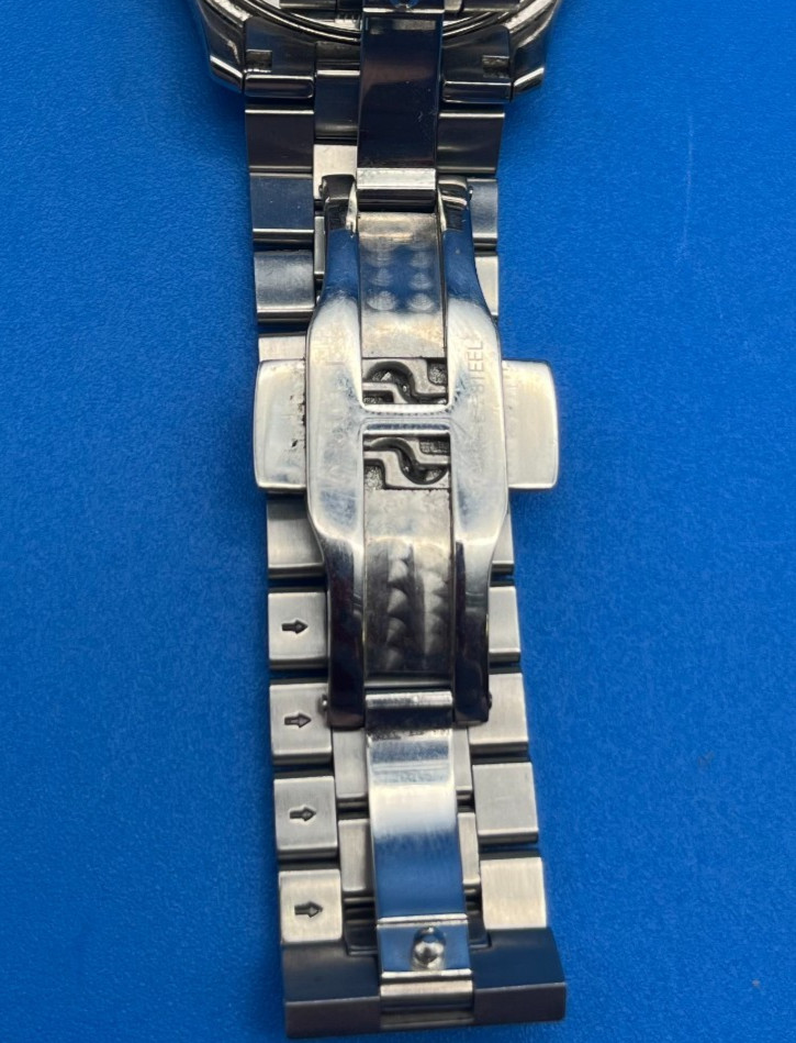 Gucci Timeless White Dial Silver Strap YA1264028A 126.4 38MM, BAD BATTERY