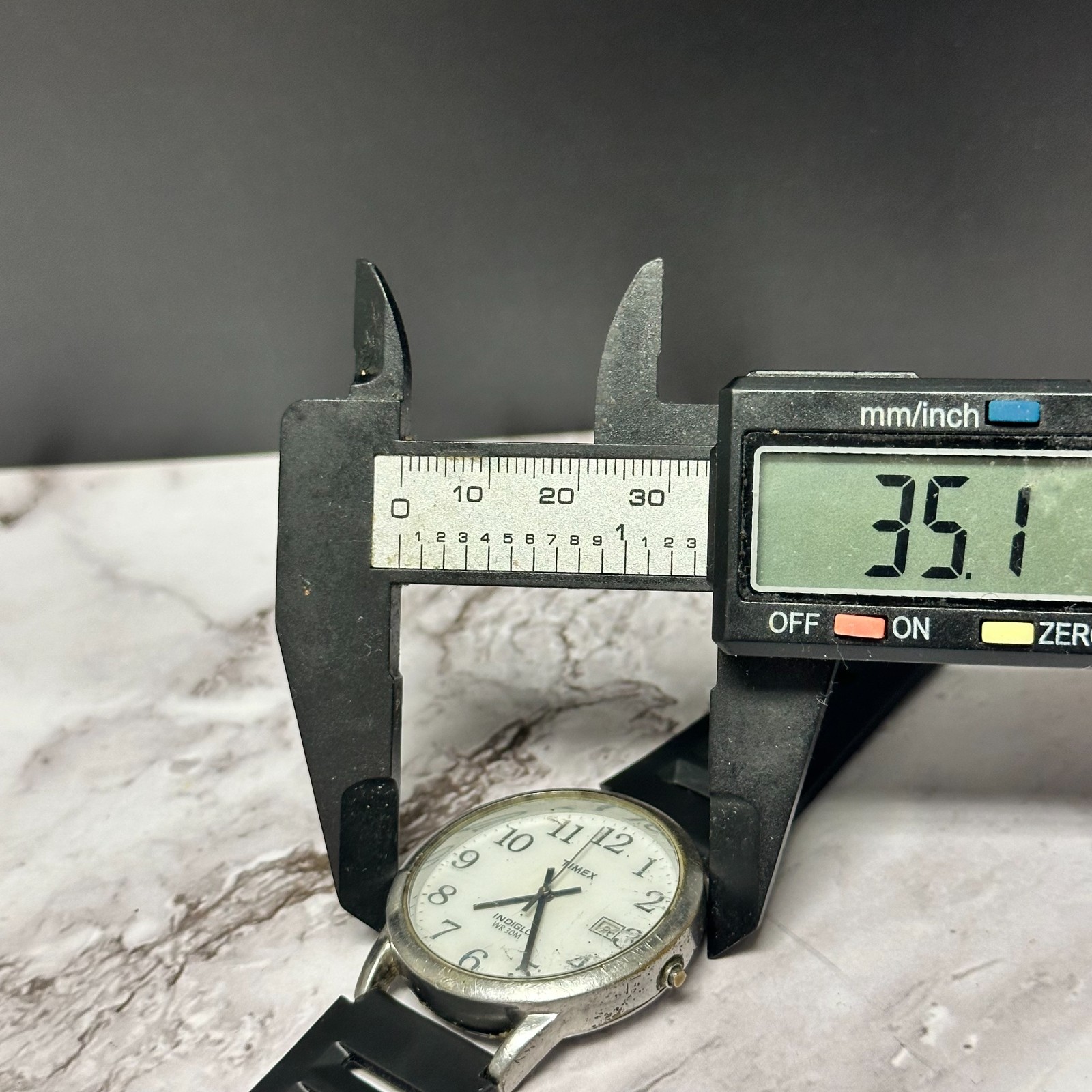 Timex Easy Reader Watch Men Silver Tone MISSING CROWN TOP Working 9.5″