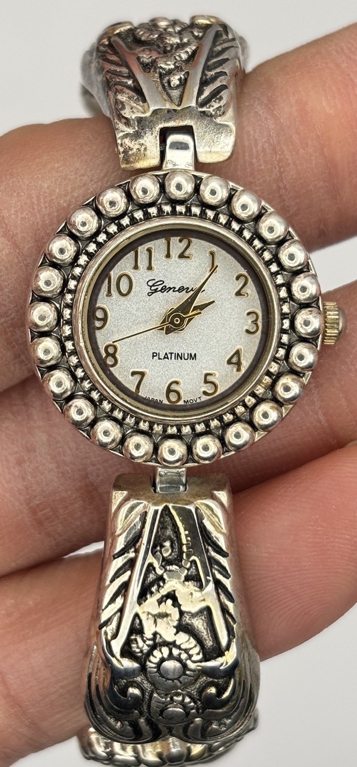Vtg Women’s Geneva Analog Watch Victorian Silver Tone Working D8908 #8.1