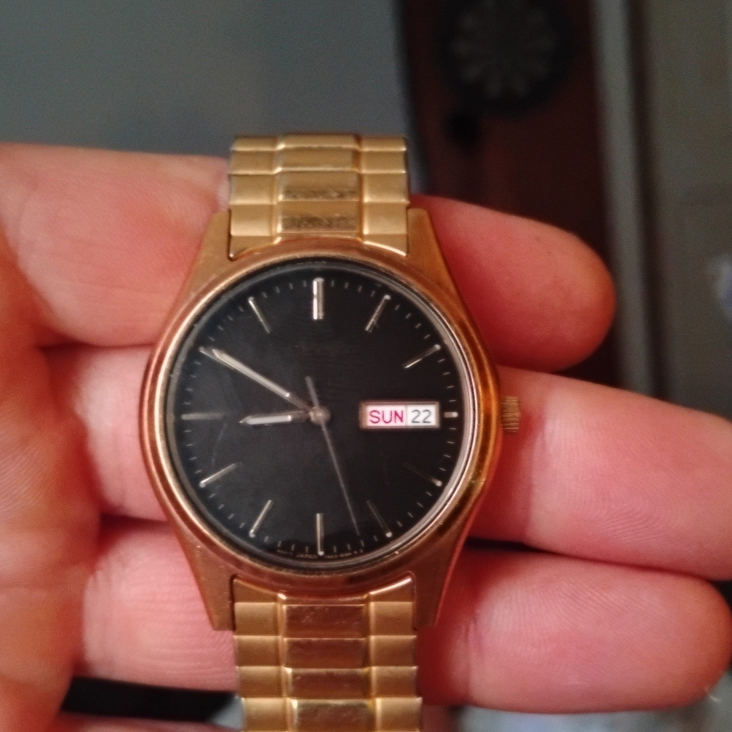 Seiko Gold-Tone Men’s Wristwatch Black Dial Day/Date Stick Indexes Metal Band