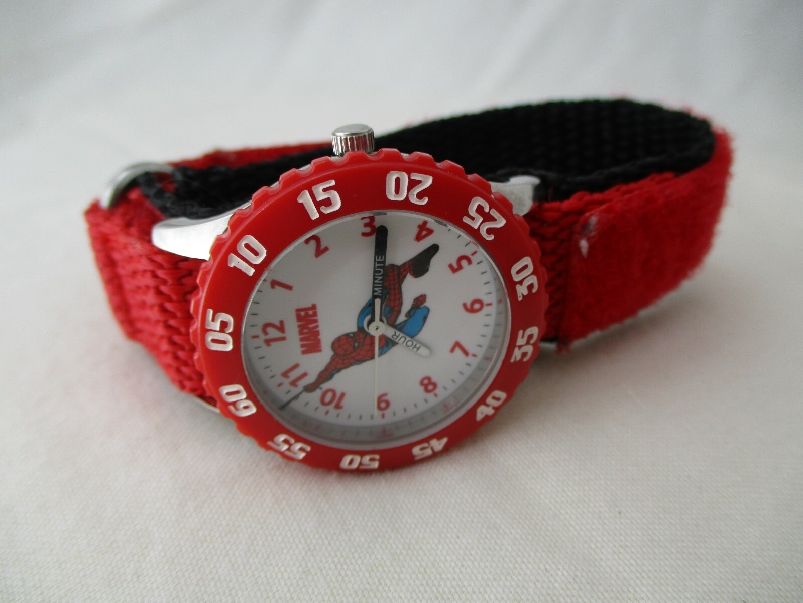 Marvel Watch Round White Face Red Hook & Loop Band Silver Toned WORKING!