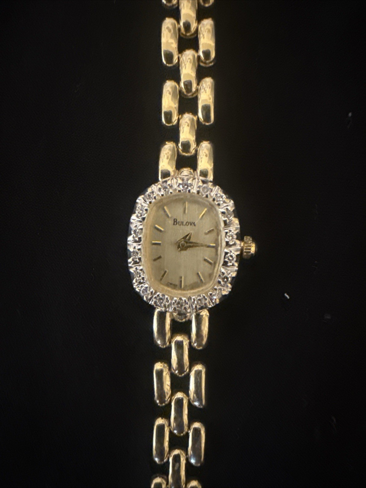 Vintage 1995 Bulova Ladies Solid 14K Gold Diamond Oval Quartz Watch 14g