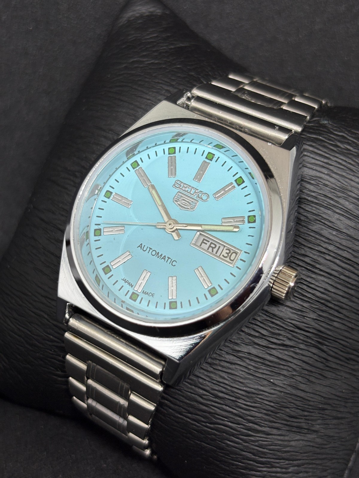 Vintage Seiko 5 Automatic Day/Date Japanese Men’s Wrist Watch