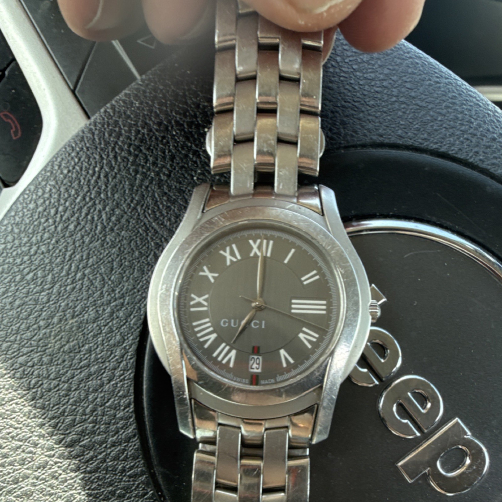 Gucci Stainless Steel 5500M Wristwatch Gray Dial Roman Numerals Date Indicator