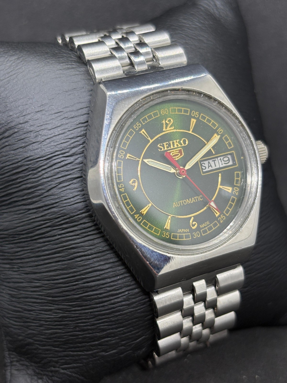 Vintage Seiko 5 Automatic Day/Date Japanese Men’s Wrist Watch