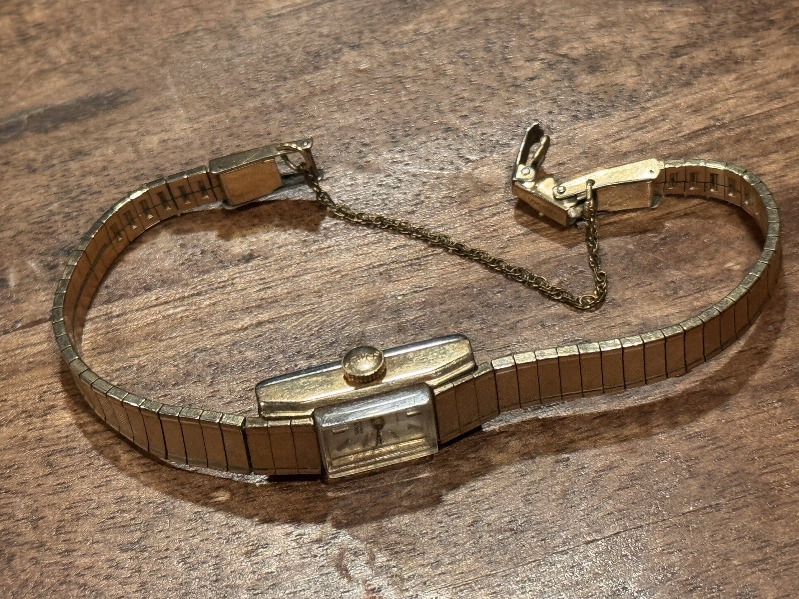 Vintage Gruen Precision 17 Jewels Women’s Watch – Gold Tone Bracelet – Untested