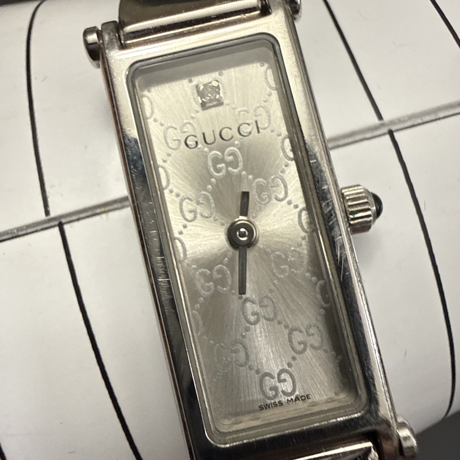 Gucci 1500L Diamond Silver Dial Bangle Women’s Quartz Watch -RUNS-PLS READ DESC.