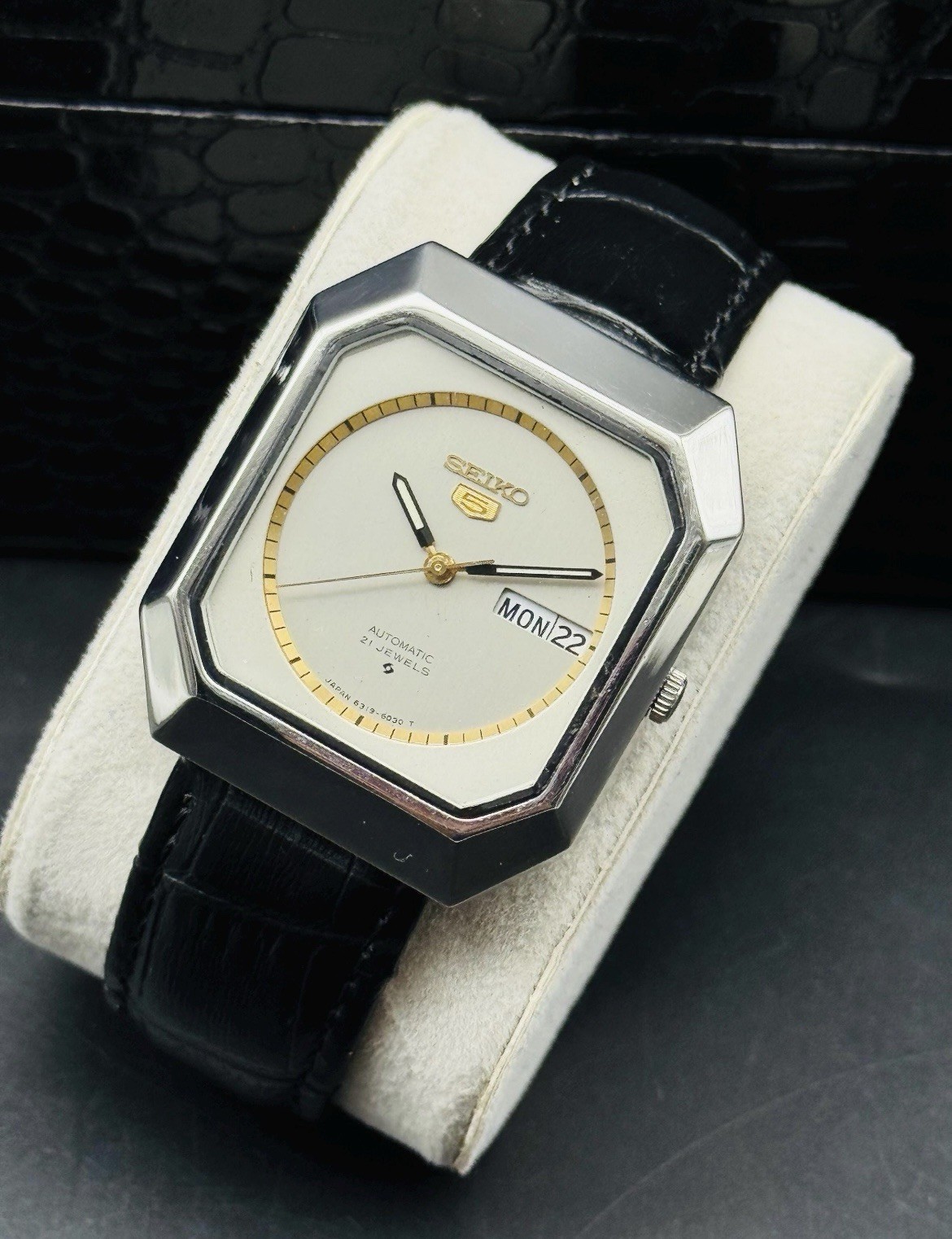 Vintage Seiko 5 Men’s Automatic / 6319-6030 / Genuine Black Leather Band