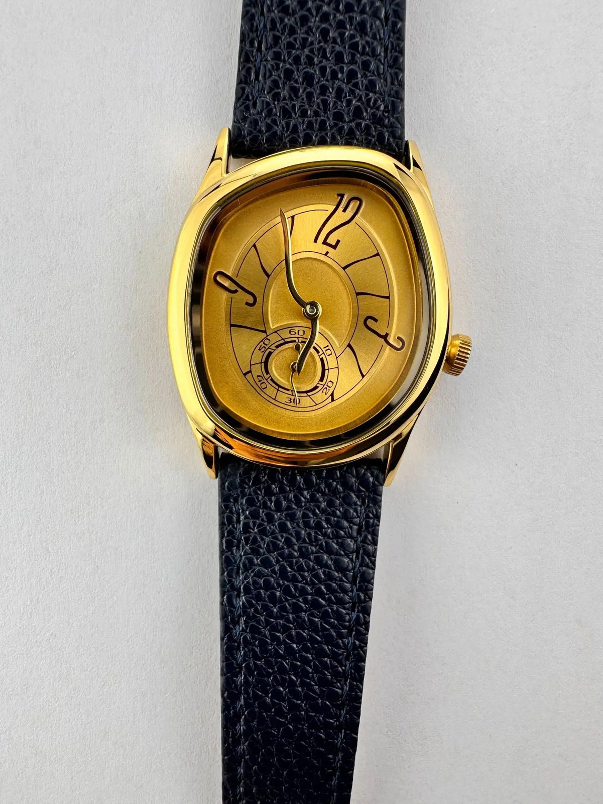 New luxury square watch with twisted design Men’s quartz watch Classic retro