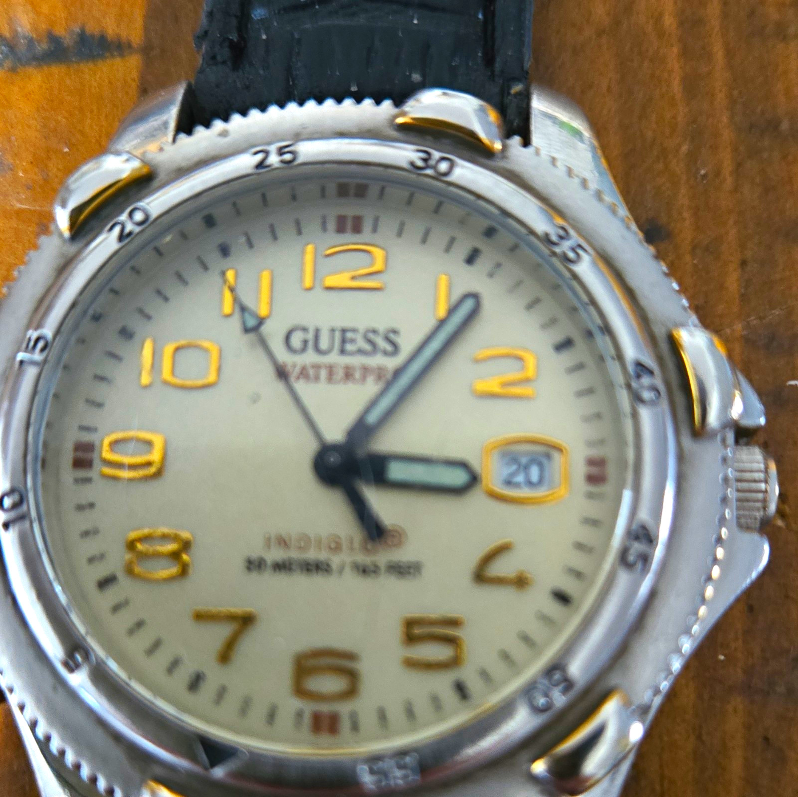 GUESS Waterpro Quartz 50m Date Beige Dial Silver Case Black Leather Strap